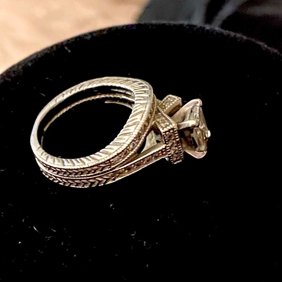 Wedding/Engagement Ring - Picture 3 of 8